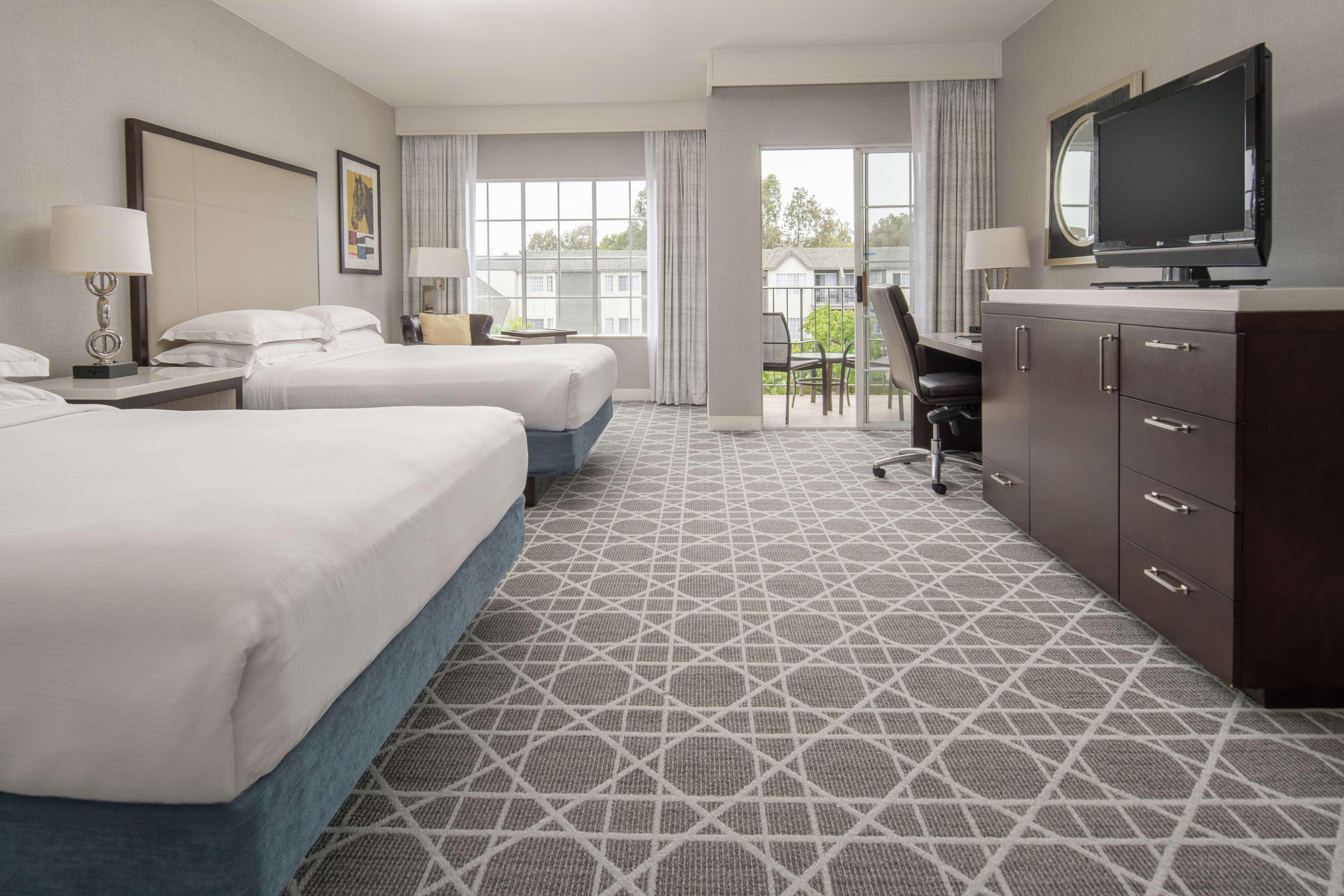Hilton San Diego/Del Mar Exterior photo