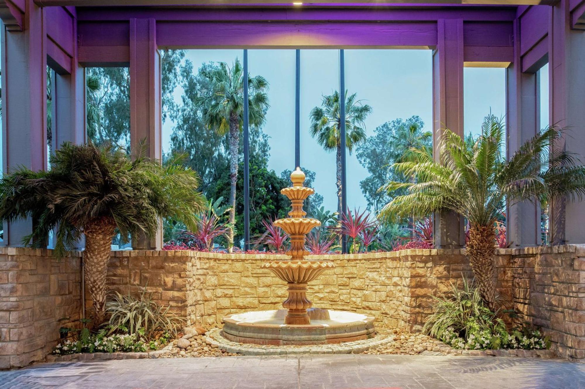 Hilton San Diego/Del Mar Exterior photo